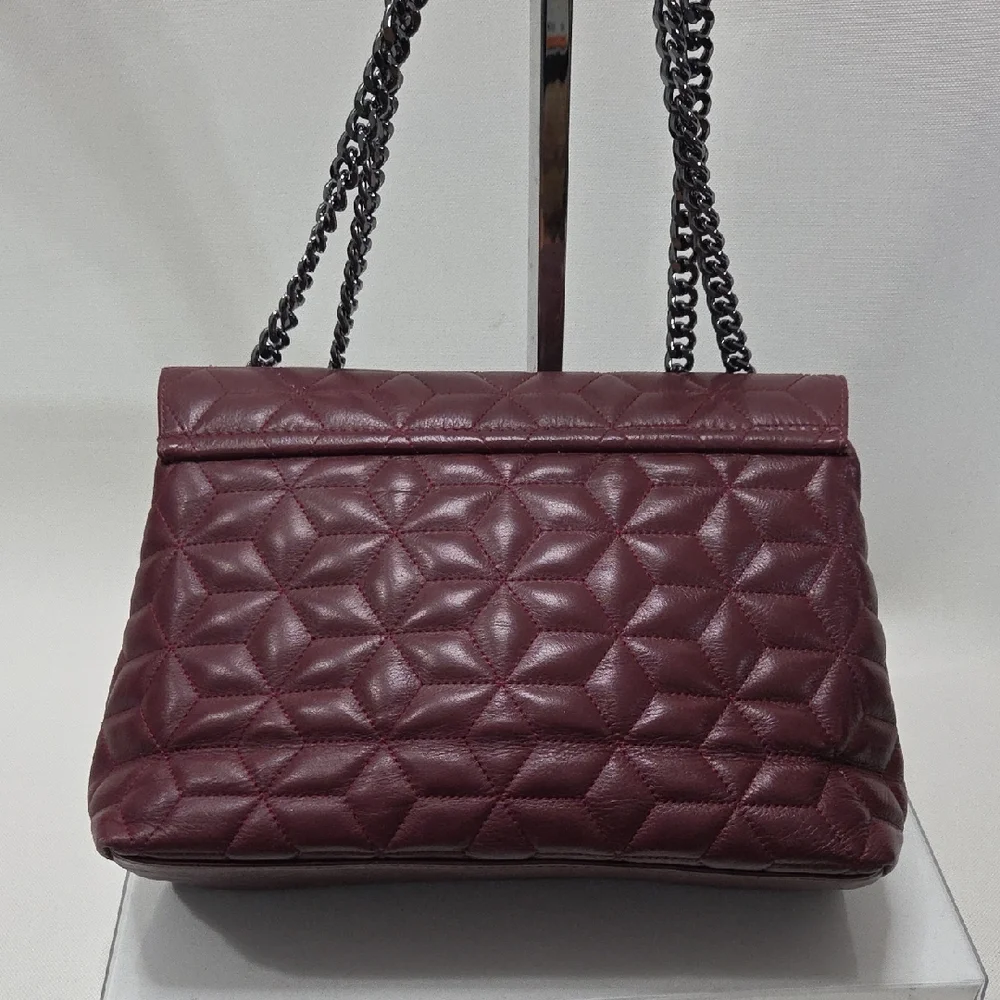 Chic Quilted Shoulder Bag in Rich Burgundy - Picture 3 of 8